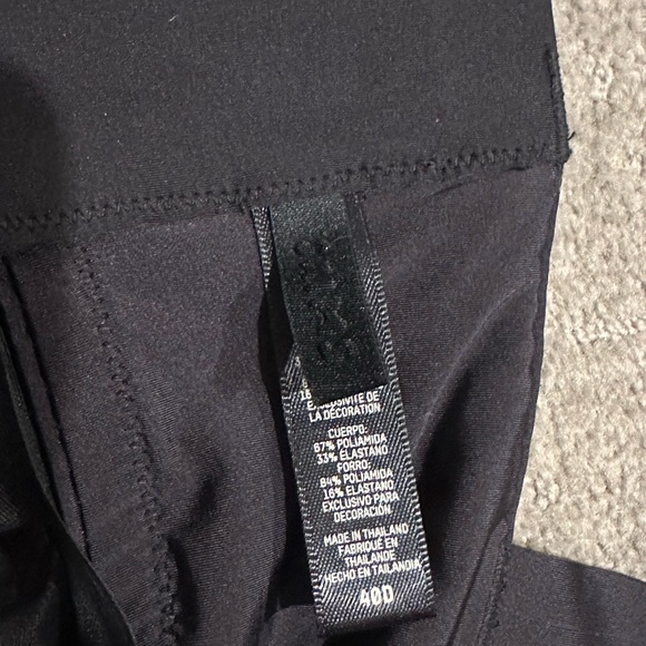 SKIMS No show molded Balconette Underwire Bra - Onyx (black) - 40D - Picture 6 of 6